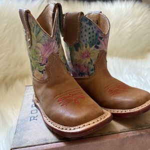 Infant cowgirl boots size 3 they’re in perfect condition